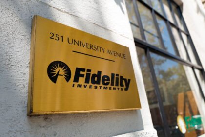 Fidelity allows investors to invest directly in crypto through new retirement plans