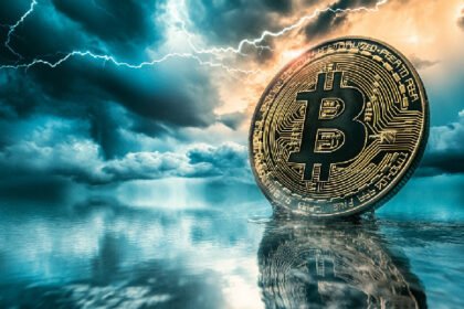 Bitcoin falls below $82K as global markets tackle the imminent "liberation day"