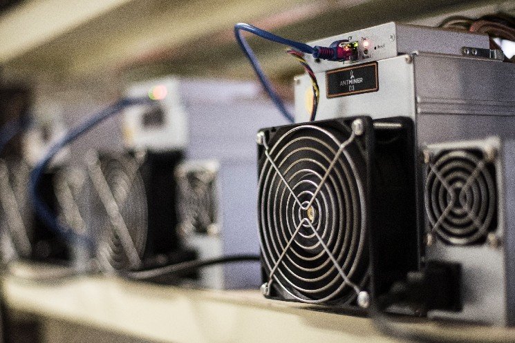 HUT 8 doubles Coinbase's Bitcoin-aid loans up to $130 million and locks at a lower rate