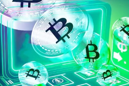 If this support level fails, Bitcoin could crash at a double digit percentage on "quick move", warning Crypto traders that bitcoin could crash at a rate of 'quick move'.