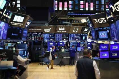 Bitcoin ETFS' 12-day inflow streak ends as prices stall