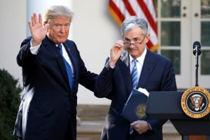 US President Donald Trump and the official Birkin issued a critical statement about the US economy. He spoke to Powell again.
