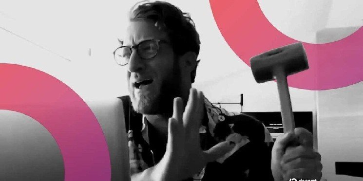 Why did Dave Portnoy groped his XRP bag before the boom?