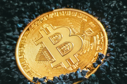 A warning to the peak of Bitcoin Cycle: Experts believe that BTC is close to the maximum value.