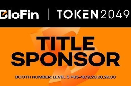 Logos de BloFin y Token2049 en fondo negro y naranja