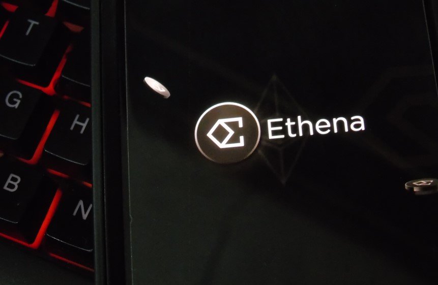 Why did the Ethena stablecoin drop in price only on Binance?