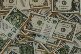 Dollar fails in new attempt to climb higher