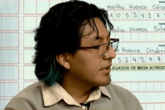 Mauro Alejandro Chirinos de Asoblockchain Bolivia habla durante una entrevista.