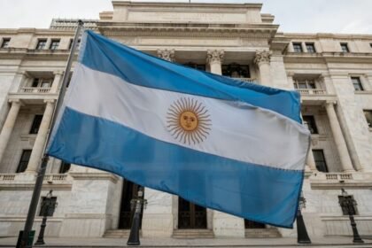 Argentina will adjust dollar to inflation starting in January