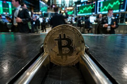 Why S&P 500's $6 Trillion Crash Rise Exposes Bitcoin Amid Range Weakness